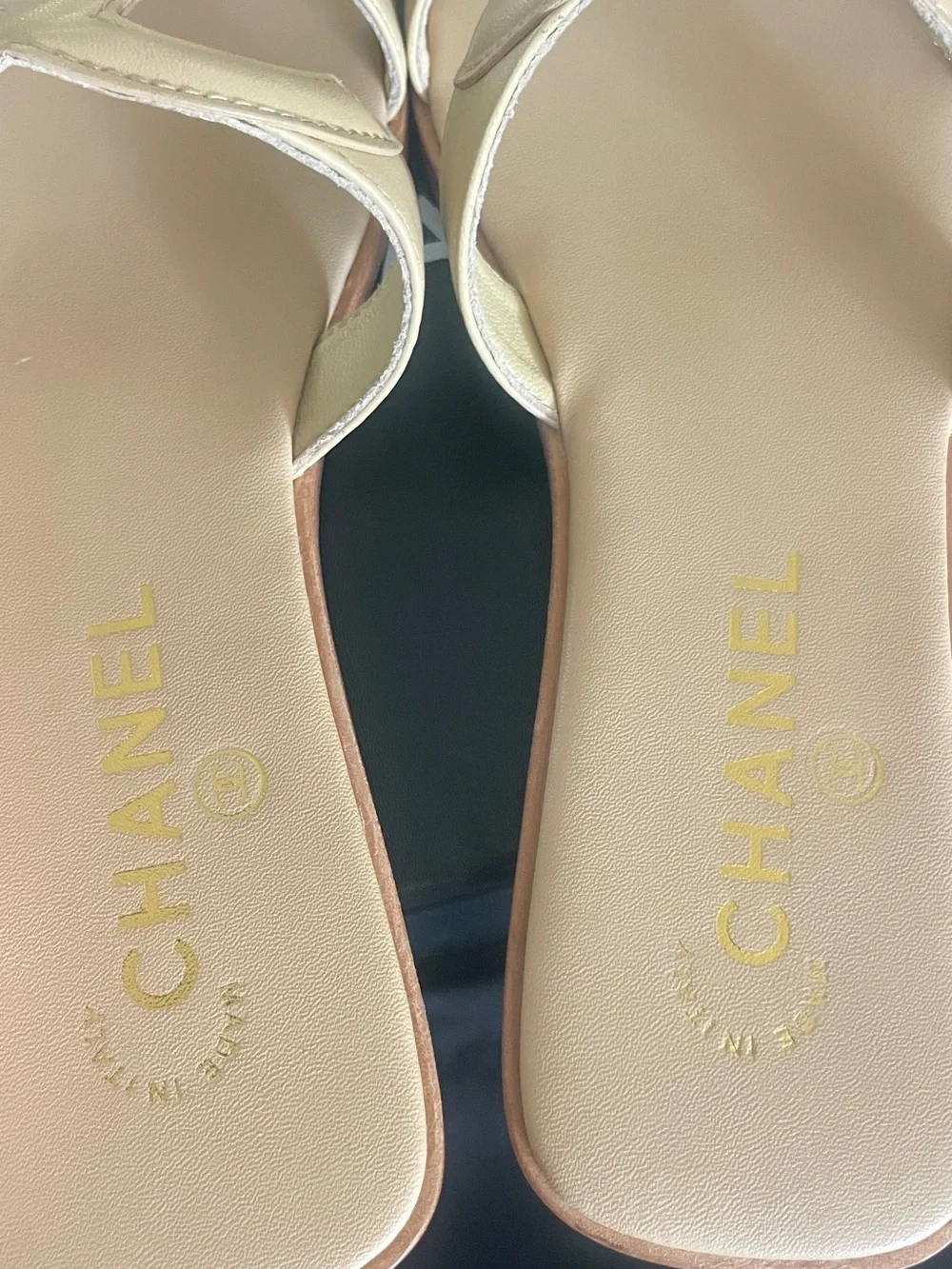 CHANEL Genuine Leather Cream Beige Interlocking CC Slide Sandals